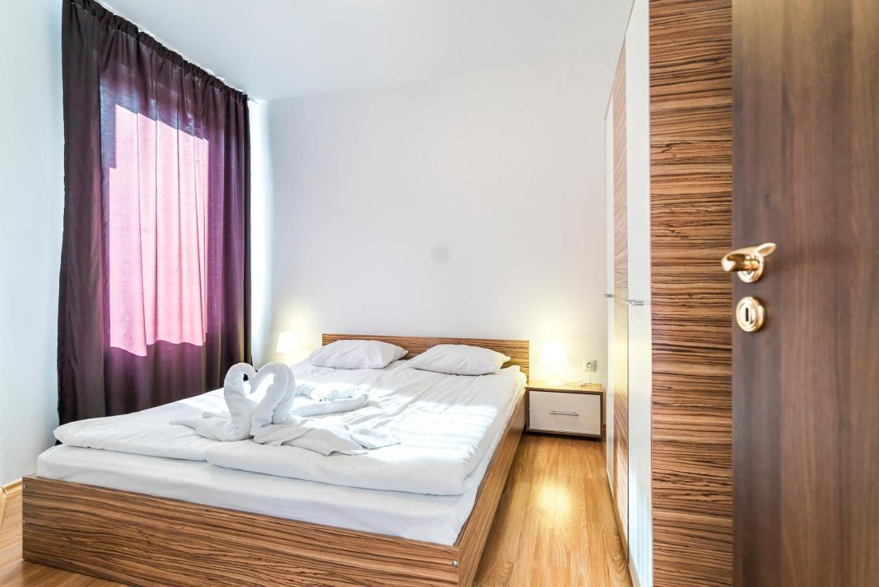 Apartments In Hotel Admiral Plaza Slăntjev Brjag Exteriör bild