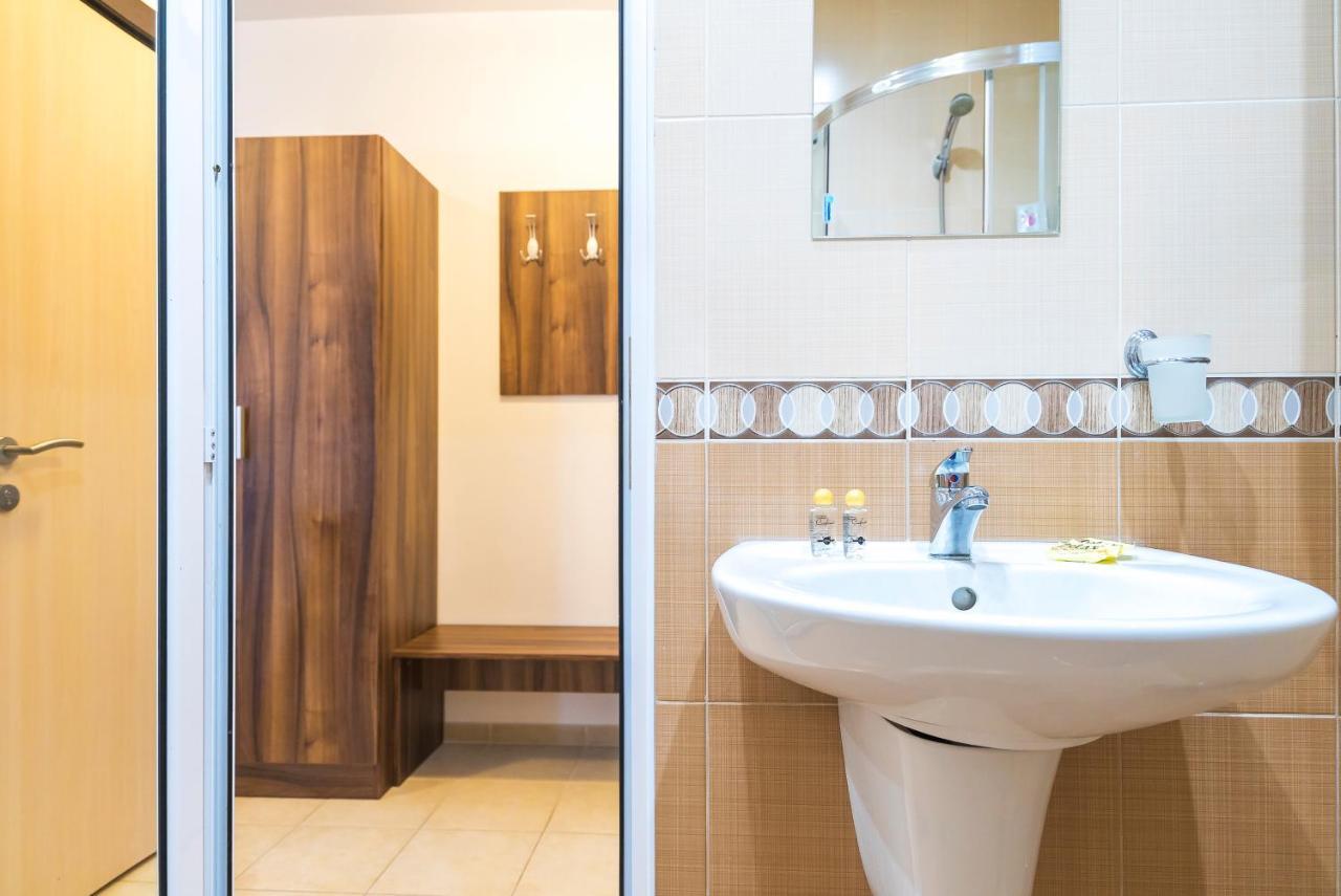 Apartments In Hotel Admiral Plaza Slăntjev Brjag Exteriör bild
