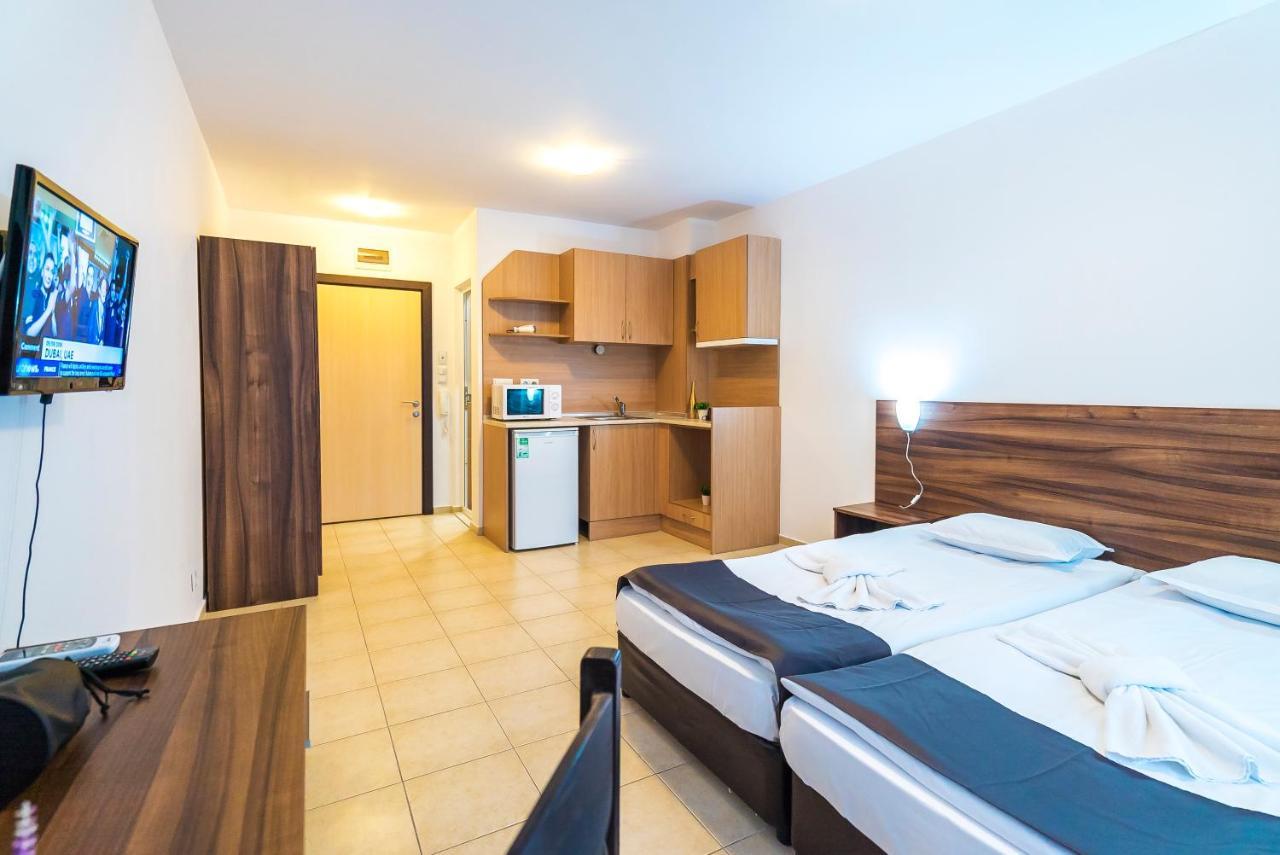 Apartments In Hotel Admiral Plaza Slăntjev Brjag Exteriör bild