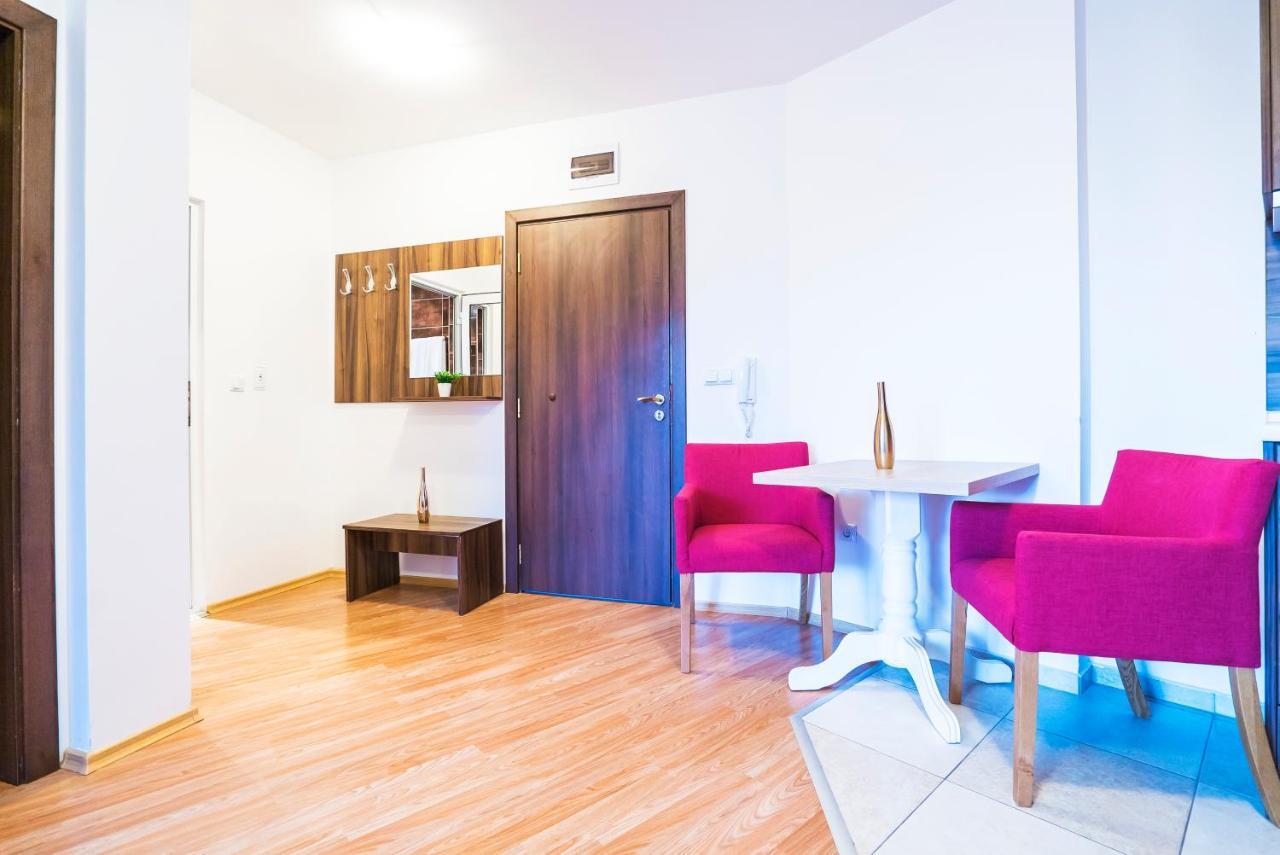 Apartments In Hotel Admiral Plaza Slăntjev Brjag Exteriör bild