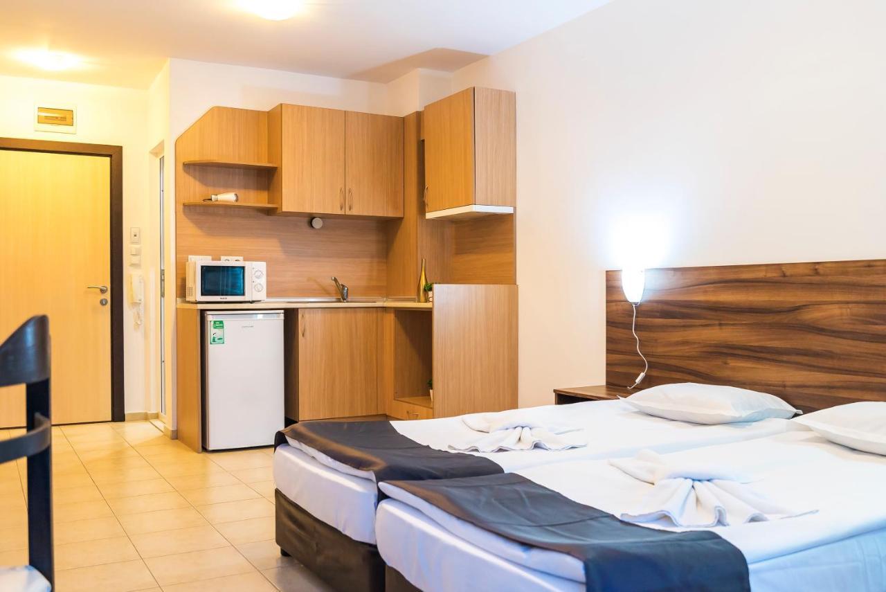 Apartments In Hotel Admiral Plaza Slăntjev Brjag Exteriör bild